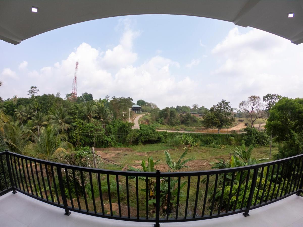 Pinnawala Elephant Front View Hotel Rambukkana エクステリア 写真